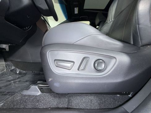 Used 2021 Toyota Venza Limited w/ Carpet Mat Package (TMS) AWD/4WD image 14