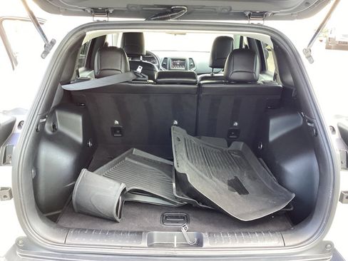 Used 2020 Jeep Cherokee Latitude Plus w/ Cold Weather Group image 22