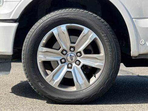 Used 2015 Ford F150 Platinum w/ Equipment Group 701A Luxury AWD/4WD image 12