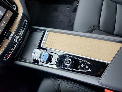 New 2026 Volvo XC60 B5 Plus w/ Protection Package Premier image 26