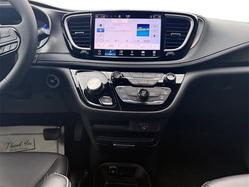 New 2026 Chrysler Pacifica Select w/ S Appearance Package image 11