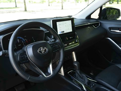Used 2024 Toyota Corolla Cross XLE w/ Convenience Package FWD image 16