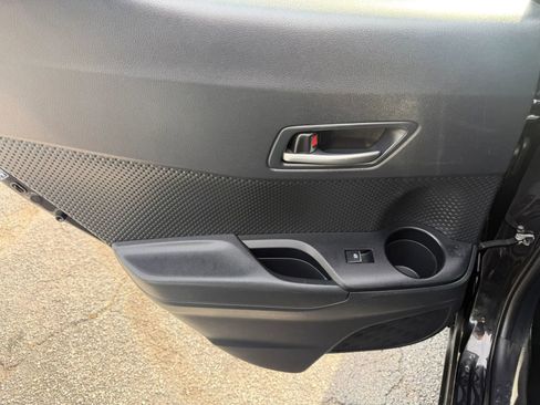 Used 2018 Toyota C-HR XLE FWD image 18