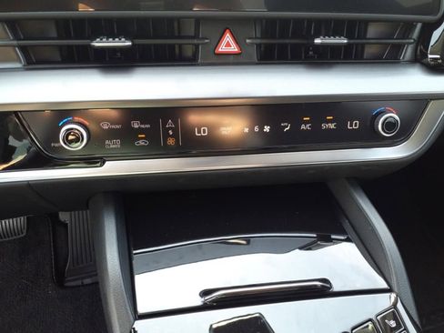 New 2025 Kia Sportage EX image 24