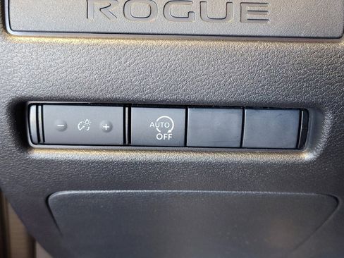 Used 2024 Nissan Rogue S image 24