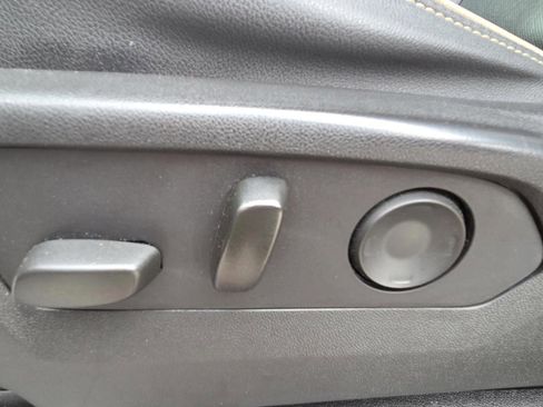 Used 2021 GMC Yukon SLT image 30