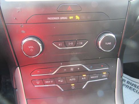 Used 2019 Ford Edge SEL FWD image 17