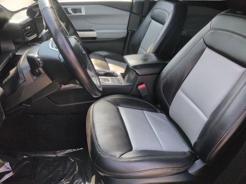 Certified 2022 Ford Explorer XLT w/ Equipment Group 202A RWD image 16