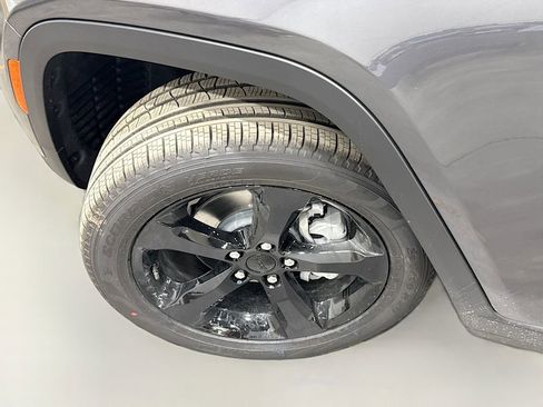 New 2025 Jeep Grand Cherokee Limited w/ Black Appearance Package image 47