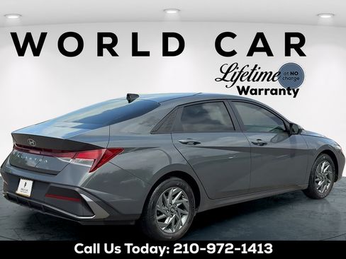 Used 2024 Hyundai Elantra SEL FWD image 3