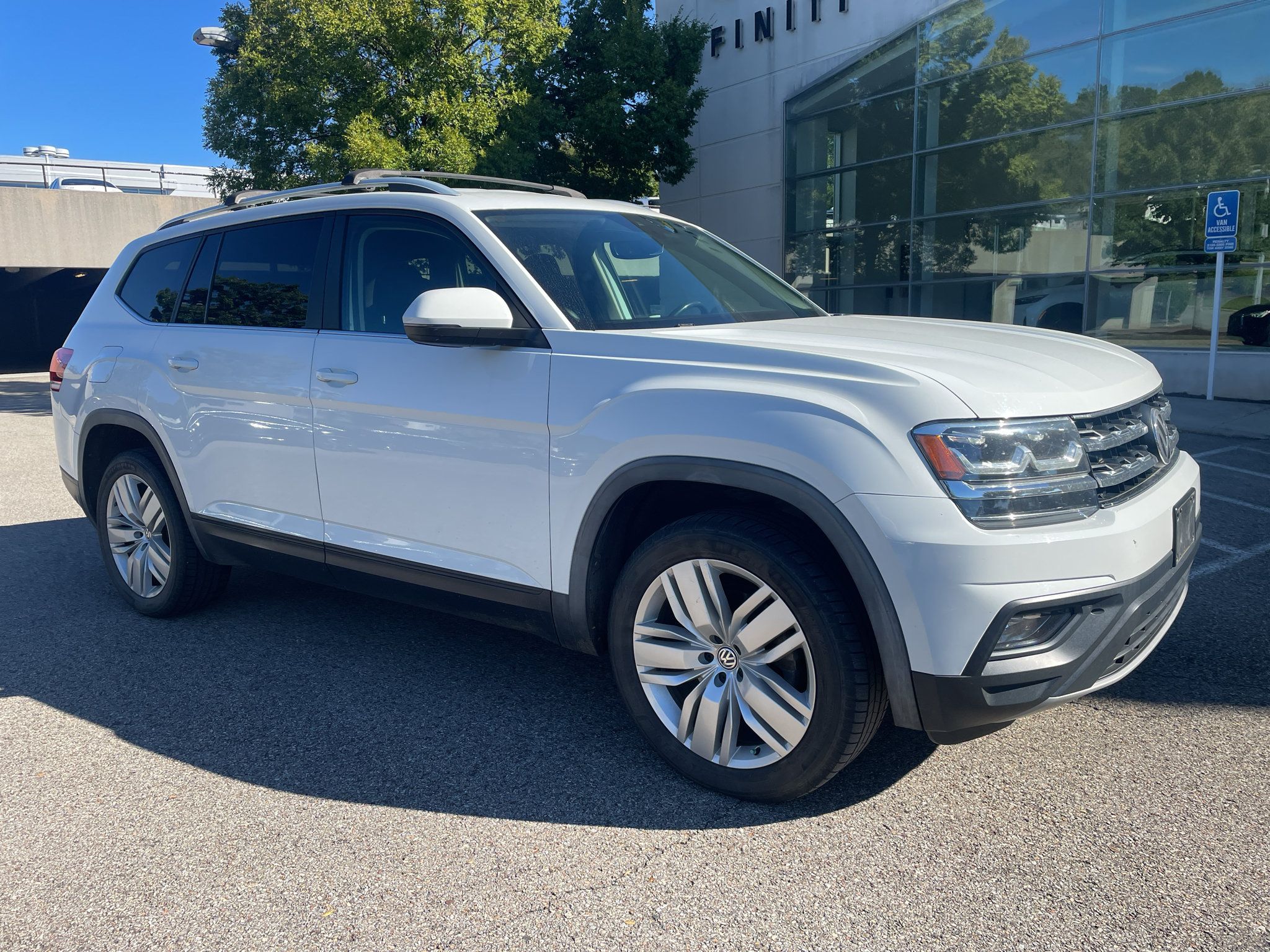 Used 2019 Volkswagen Atlas SE w/ Towing Package FWD image 1