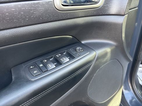 Used 2017 Jeep Grand Cherokee Altitude AWD/4WD image 21