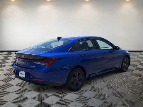 Used 2023 Hyundai Elantra Blue FWD image 5