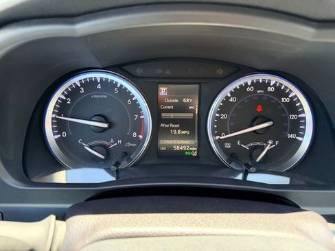 Used 2017 Toyota Highlander SE FWD image 22