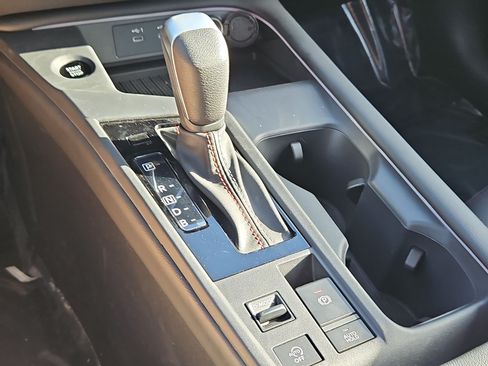 New 2026 Nissan Sentra SR w/ SR Premium Package FWD image 18