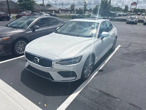 Used 2019 Volvo S60 T5 Momentum w/ Premium Package FWD image 3
