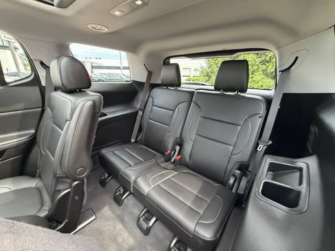 Used 2023 GMC Acadia SLT w/ Technology Package AWD/4WD image 26