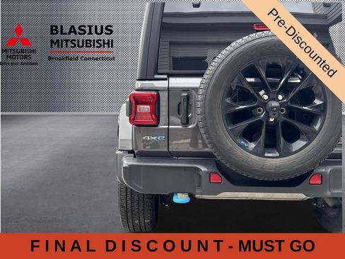 Used 2023 Jeep Wrangler Unlimited Sahara w/ Cold Weather Group AWD/4WD image 37