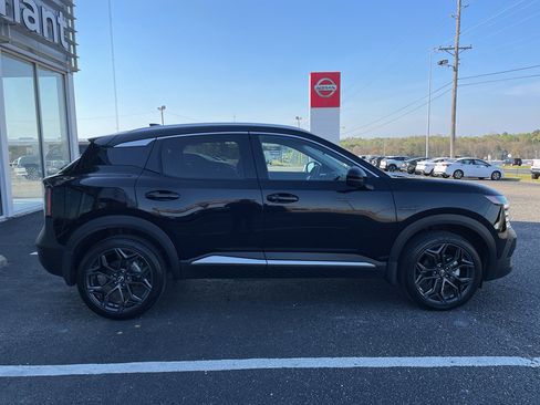 Certified 2025 Nissan Kicks SR image 22