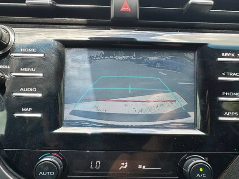 Used 2019 Toyota Camry SE w/ Blackout Package FWD image 11