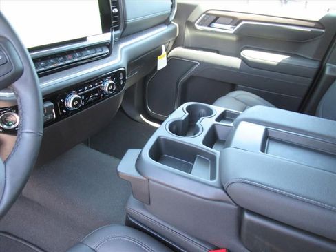 Used 2026 GMC Sierra 1500 SLT AWD/4WD image 15