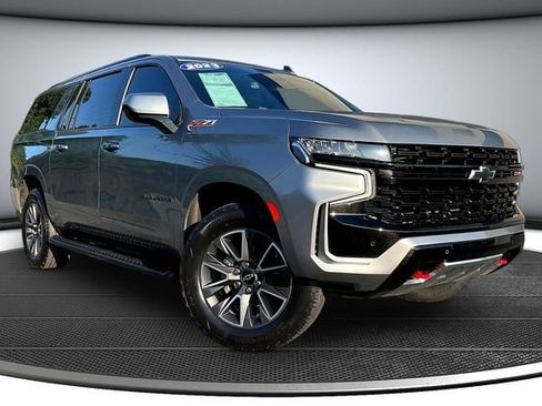 Used 2023 Chevrolet Suburban Z71 AWD/4WD image 3