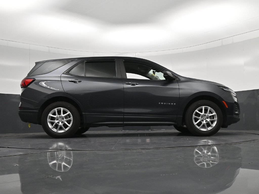 Used 2022 Chevrolet Equinox LS FWD image 19