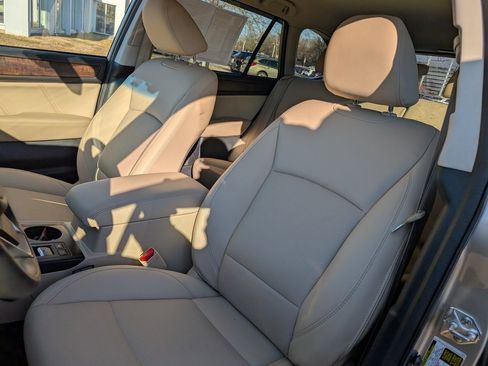 Used 2019 Subaru Outback 2.5i Limited image 16