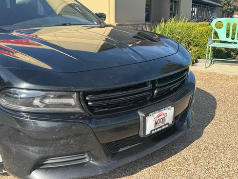 Used 2018 Dodge Charger SXT RWD image 2