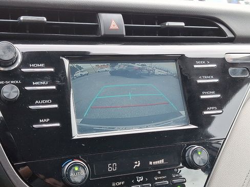 Used 2019 Toyota Camry image 19