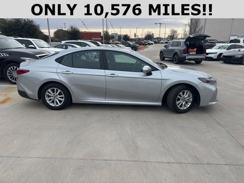 Used 2025 Toyota Camry LE image 2
