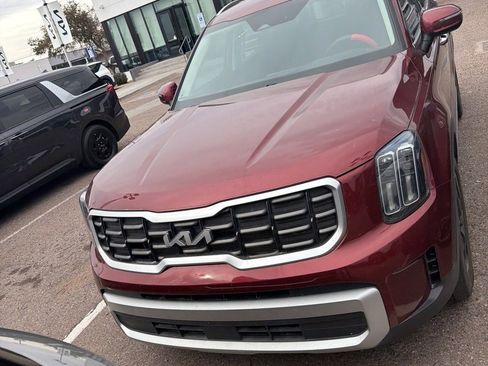 Used 2023 Kia Telluride S image 4