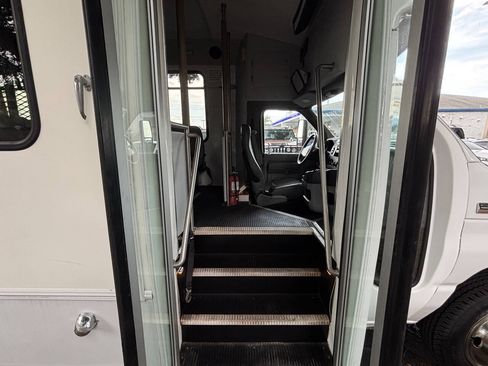 Used 2009 Ford E-450 and Econoline 450 RWD image 18