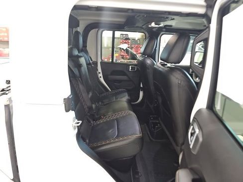 Used 2023 Jeep Gladiator Overland AWD/4WD image 19