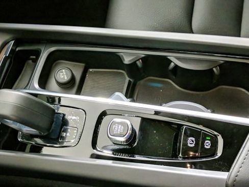 Used 2023 Volvo XC60 B5 Plus w/ Protection Package Premier FWD image 25