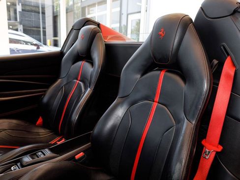 Used 2021 Ferrari F8 Spider RWD image 10