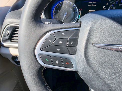 Used 2024 Chrysler Pacifica Touring-L FWD image 24