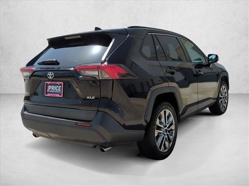 Used 2019 Toyota RAV4 XLE Premium FWD image 5