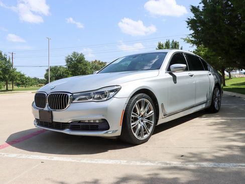 Used 2017 BMW 750i xDrive AWD/4WD image 3