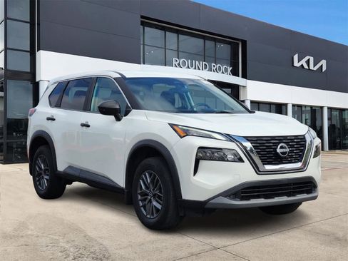 Used 2023 Nissan Rogue S image 3