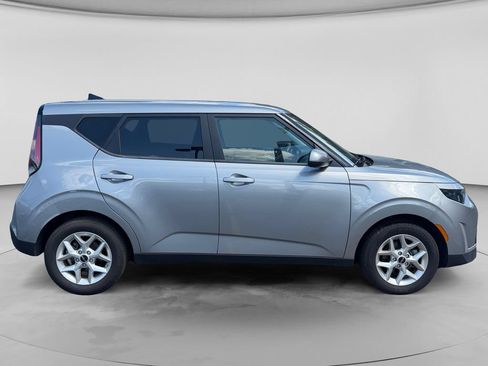 Used 2025 Kia Soul LX w/ LX Technology Package FWD image 11