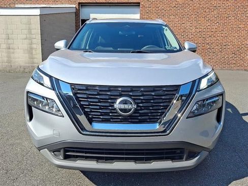 Used 2023 Nissan Rogue SV w/ SV Premium B Package image 2