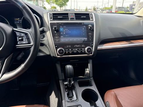 Used 2019 Subaru Outback 3.6R Touring AWD/4WD image 19