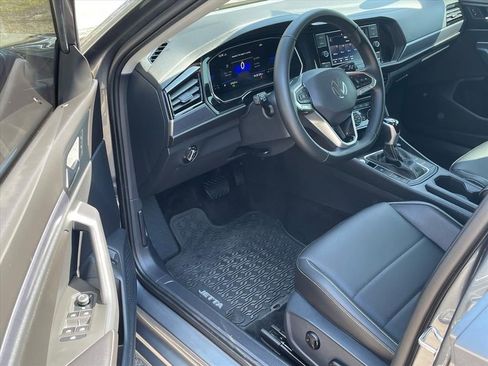 Used 2023 Volkswagen Jetta SE image 8