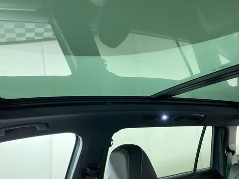 Used 2023 Volkswagen Tiguan SE R-Line image 24