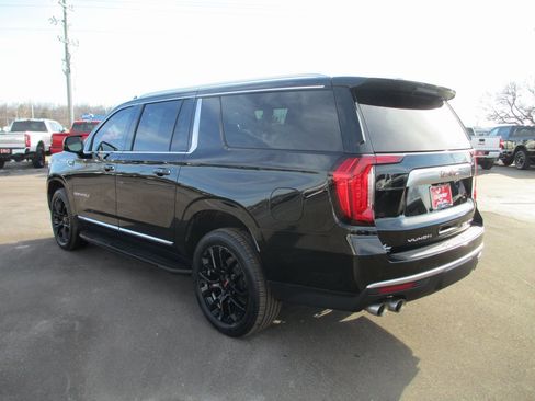Used 2022 GMC Yukon XL Denali w/ Advanced Technology Package image 7