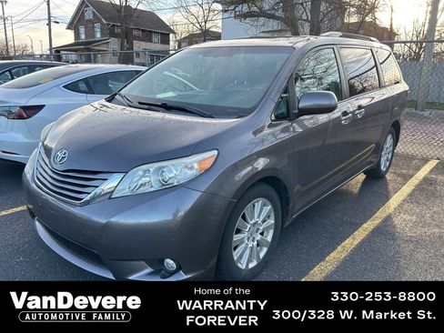Used 2015 Toyota Sienna XLE Premium image 1