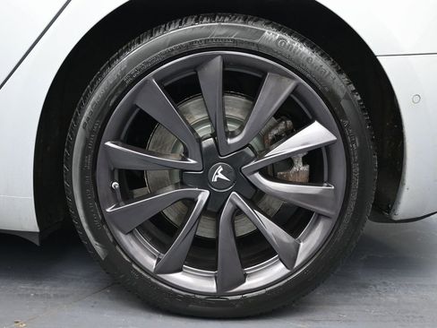 Used 2018 Tesla Model 3 Long Range image 11