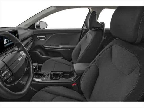 Used 2025 Kia K4 FWD image 6