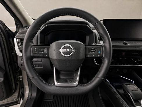 Used 2026 Nissan Rogue Platinum w/ Platinum Premium Package AWD/4WD image 16